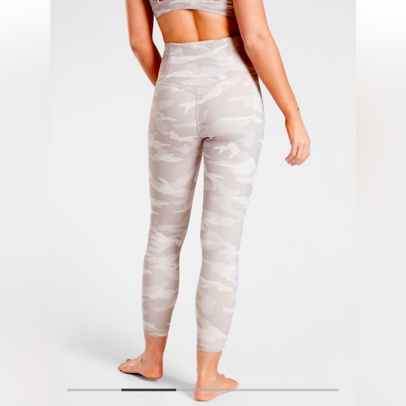 XS Athleta Elation Camo 7/8 Tight - Picture 3 of 3